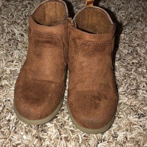 Two toned brown ankle toddler boots